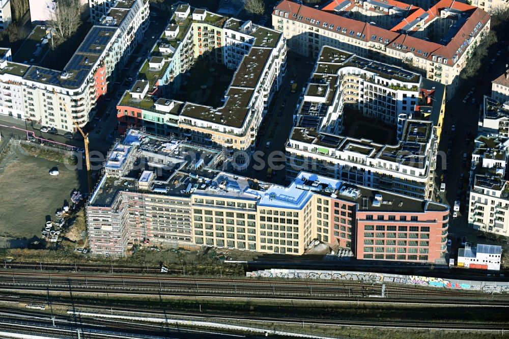 Aerial photograph Berlin - Construction site for the multi-family residential building Revaler Spitze on Revaler Strasse in the district Friedrichshain in Berlin, Germany
