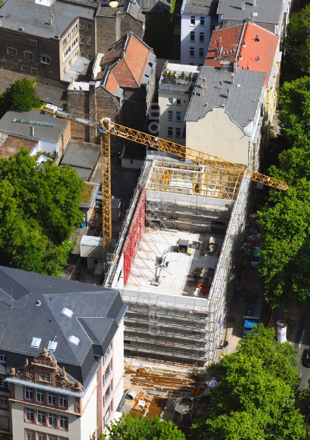 Mainz from above - Construction site for the multi-family residential building on Rheinallee in the district Neustadt in Mainz in the state Rhineland-Palatinate, Germany