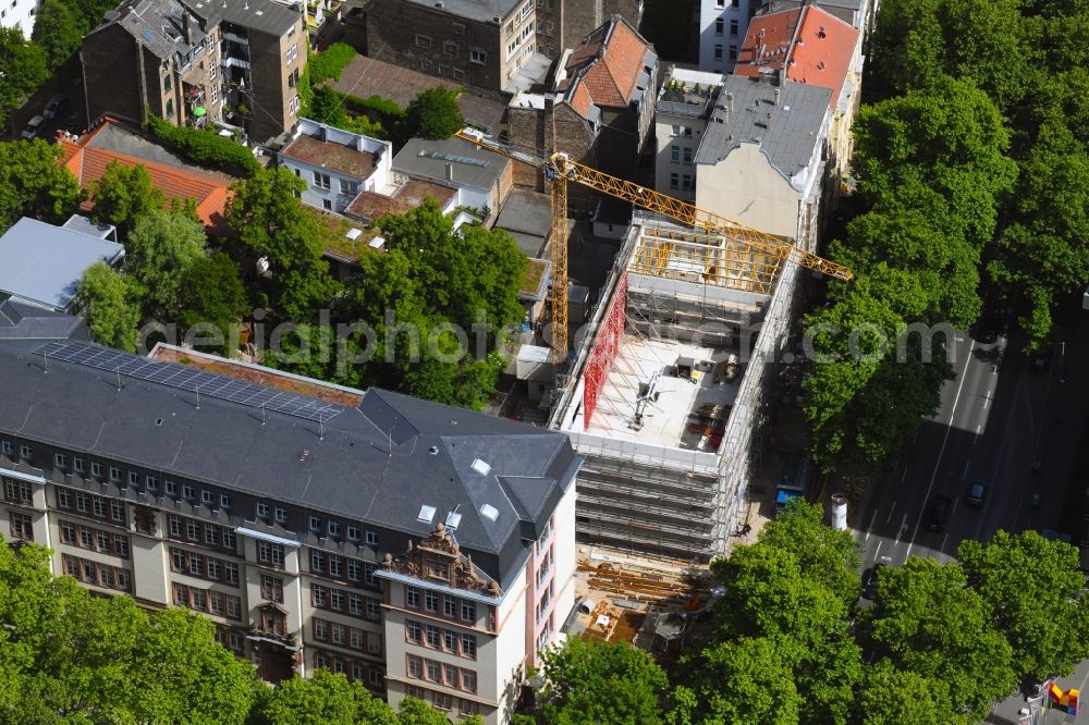 Mainz from the bird's eye view: Construction site for the multi-family residential building on Rheinallee in the district Neustadt in Mainz in the state Rhineland-Palatinate, Germany