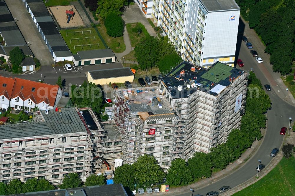 Magdeburg from the bird's eye view: Construction site for the multi-family residential building on Salvador-Allende-Strasse in the district Neustaedter See in Magdeburg in the state Saxony-Anhalt, Germany