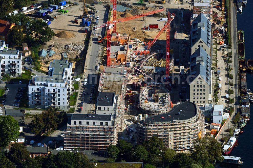 Berlin from above - Construction site for the multi-family residential building Speicher Ballett on Parkstrasse in the district Hakenfelde in Berlin, Germany