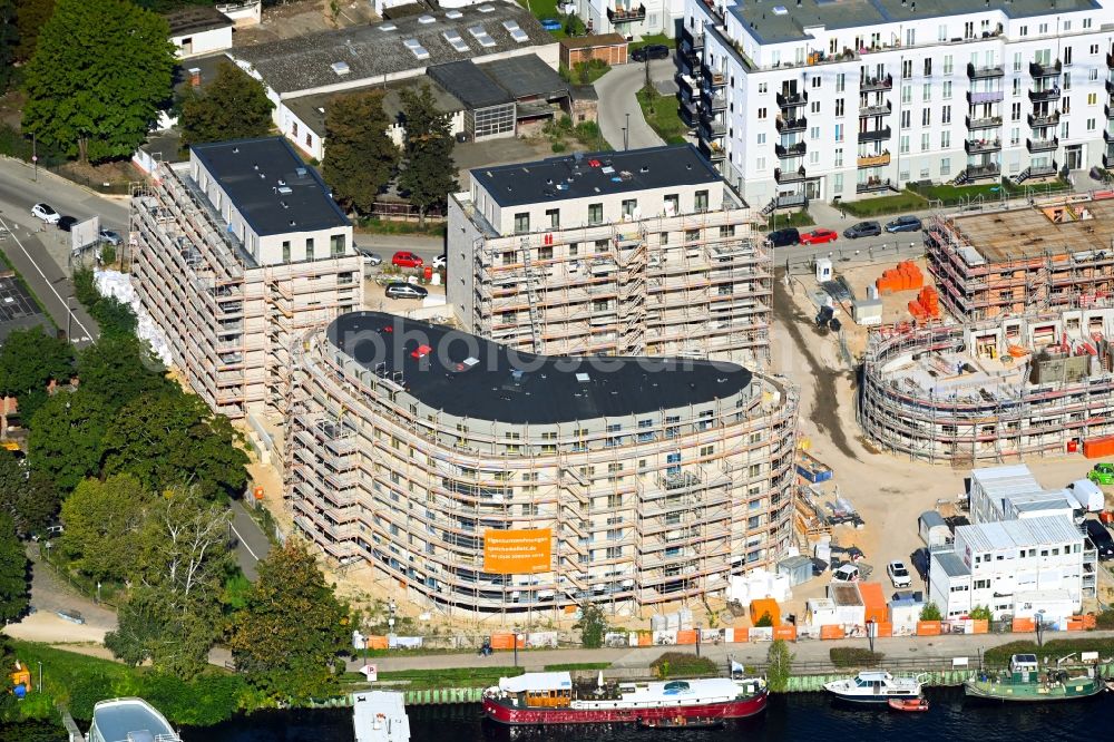 Berlin from above - Construction site for the multi-family residential building Speicher Ballett on Parkstrasse in the district Hakenfelde in Berlin, Germany