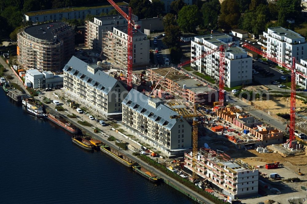 Aerial photograph Berlin - Construction site for the multi-family residential building Speicher Ballett on Parkstrasse in the district Hakenfelde in Berlin, Germany