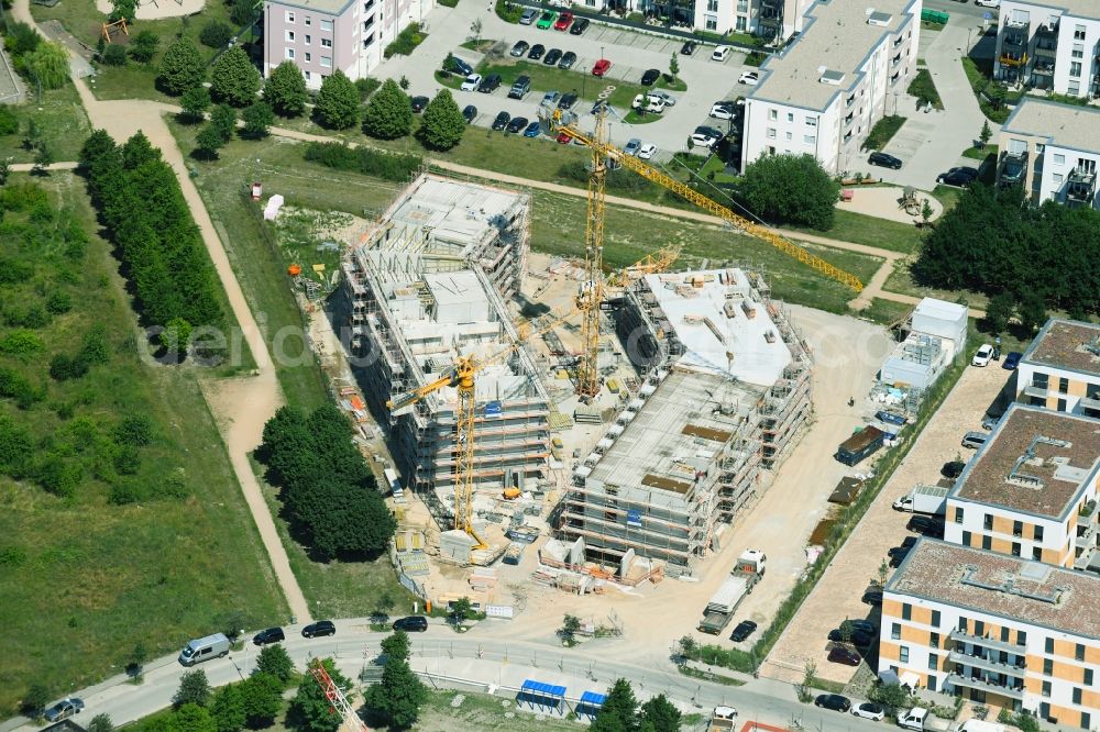 Schönefeld from above - Construction site for the multi-family residential building Theodor-Fontane-Hoefe on Theodor-Fontane-Allee - Bayangolpark in Schoenefeld in the state Brandenburg, Germany