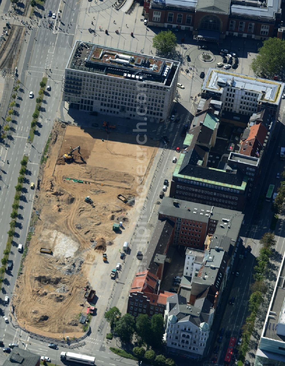 Aerial image Kiel - Construction site for the new building of the Central Omnibus Station ZOB in Kiel in the state of Schleswig-Holstein. The construction site is located on Schwedenkai. The new bus station and a parking lot is being built