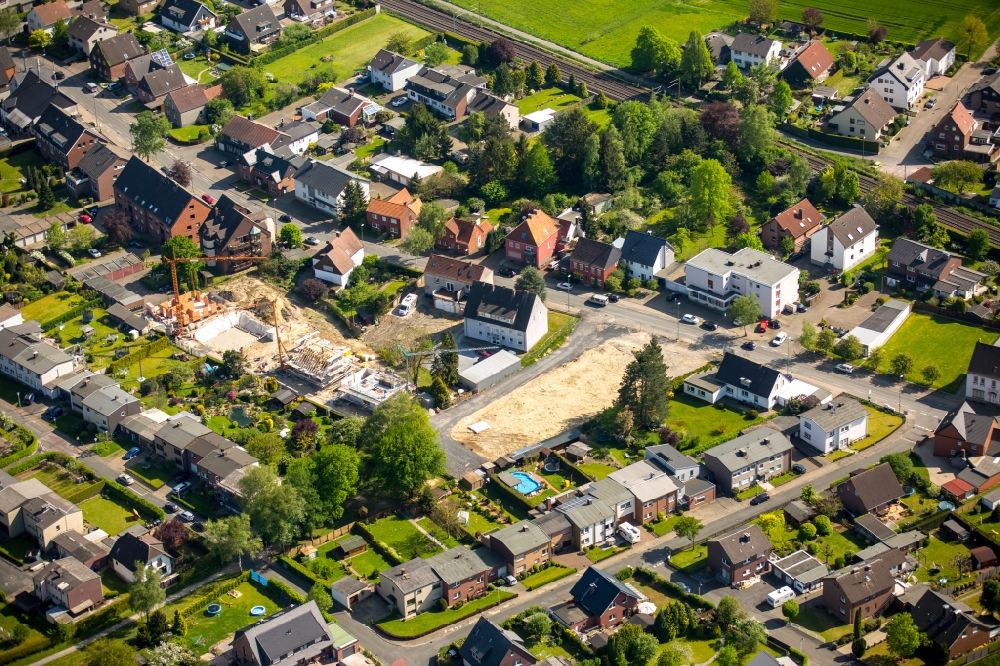 Hamm from above - Construction site for the new one family houses in a residential area at Von-Thuenen-street - Dietrich-Bonhoeffer-street in the district Westtuennen in Hamm in the state North Rhine-Westphalia