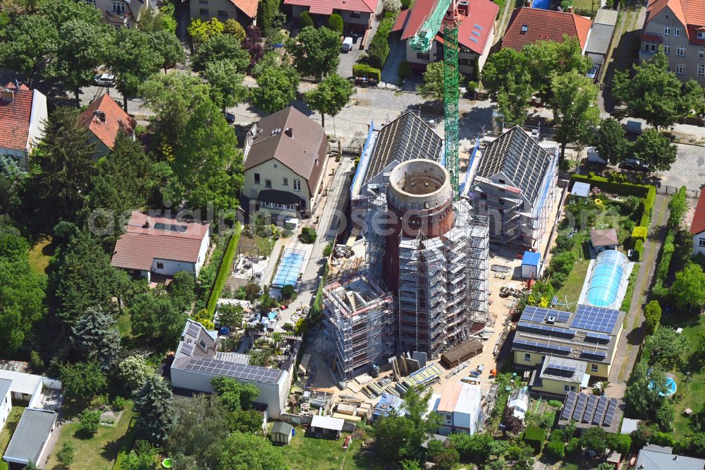 Berlin from the bird's eye view: Construction site for the construction of two new residential buildings and conversion of the water tower into a residential building on Schirnerstrasse in the district of Altglienicke in Berlin, Germany