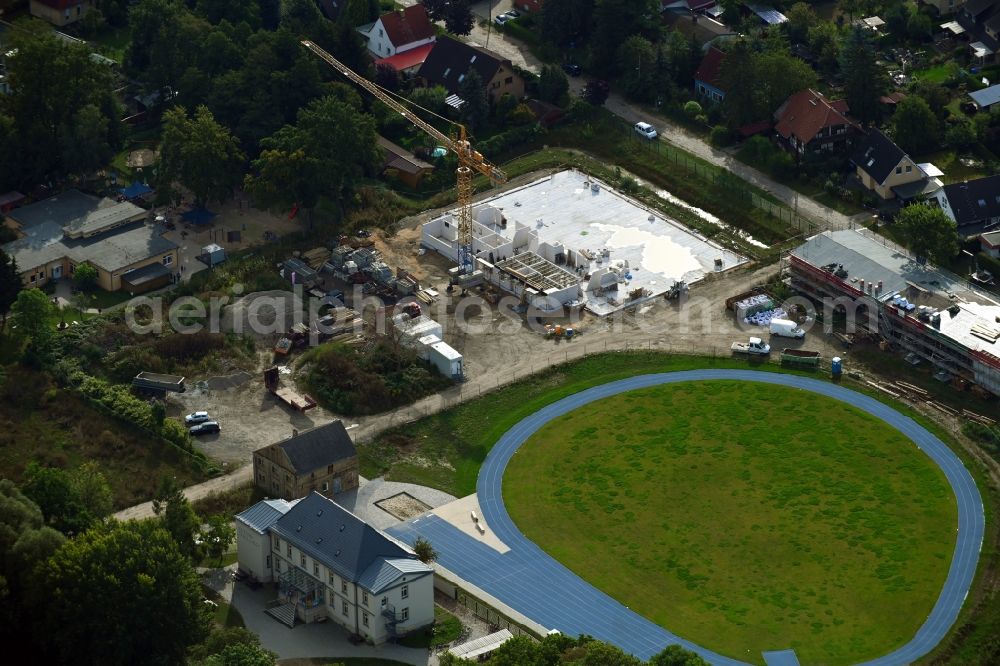 Aerial photograph Neuenhagen - Construction site for the new construction of a two-field sports hall of the primary school Schwanenteich on Dorfstrasse in Neuenhagen in the state Brandenburg, Germany
