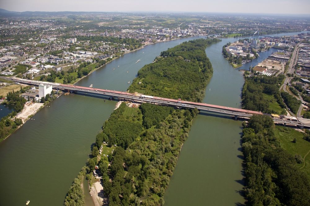 Aerial photograph Wiesbaden - Construction site for the rehabilitation and repair of the motorway bridge construction Schiersteiner Bruecke in the district Schierstein in Wiesbaden in the state Hesse, Germany