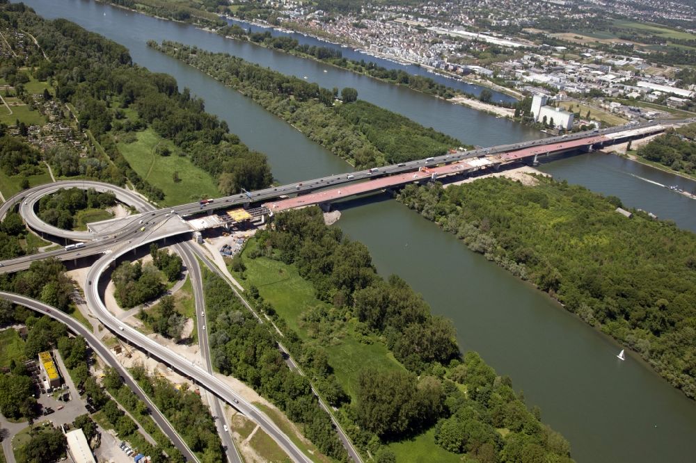 Aerial photograph Wiesbaden - Construction site for the rehabilitation and repair of the motorway bridge construction Schiersteiner Bruecke in the district Schierstein in Wiesbaden in the state Hesse, Germany
