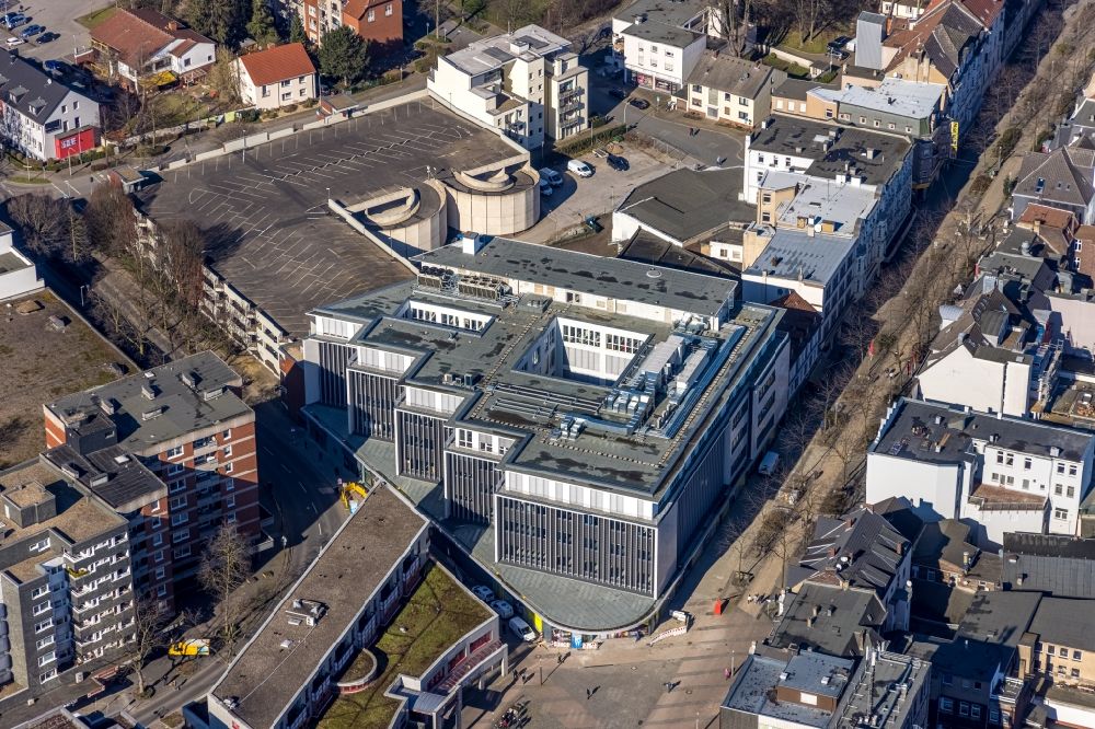 Herne from the bird's eye view: Construction site for the conversion of the former department store into an office and commercial building on Bahnhofstrasse - place Robert-Brauner-Platz in Herne at Ruhrgebiet in the state North Rhine-Westphalia, Germany
