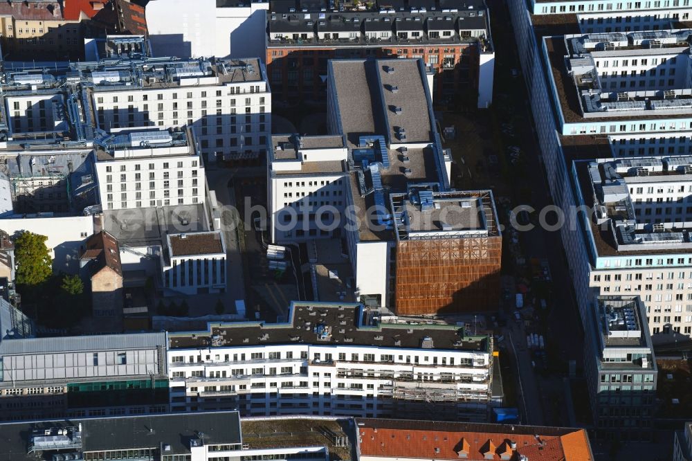 Aerial image Berlin - Construction site of redevelopments of the former opera workshops to the actor's school Hochschule fuer Schauspielkunst Ernst Busch (HfS) on Zinnowitzer Strasse in the Mitte part of Berlin