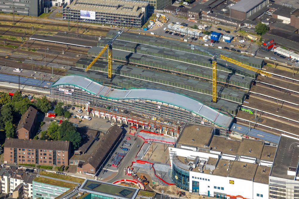Duisburg from the bird's eye view: Construction site for the conversion of the main train station of the Deutsche Bahn Duisburger Welle on Otto-Keller-Strasse in the district of Dellviertel in Duisburg in the Ruhr area in the state North Rhine-Westphalia, Germany