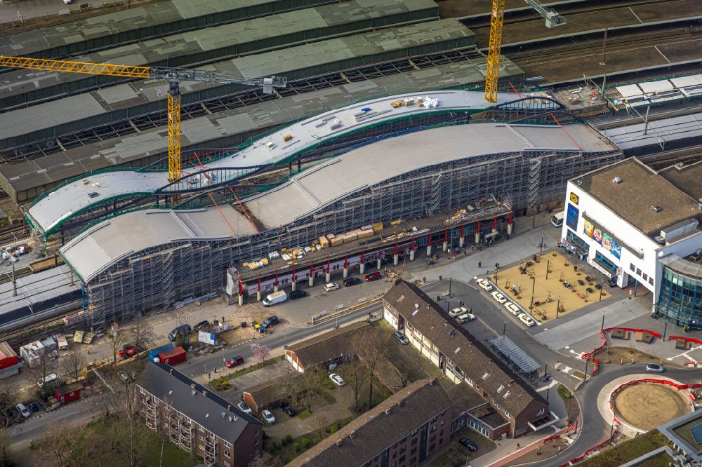 Aerial image Duisburg - construction site for the conversion of the main train station of the Deutsche Bahn Duisburger Welle on Otto-Keller-Strasse in the district of Dellviertel in Duisburg in the Ruhr area in the state North Rhine-Westphalia, Germany