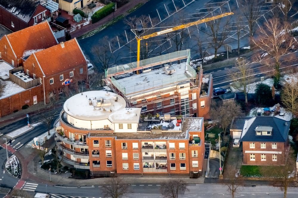 Werne from the bird's eye view: Construction site for the conversion of an apartment building at Kurt-Schumacher-Strasse in Werne in the state of North Rhine-Westphalia, Germany