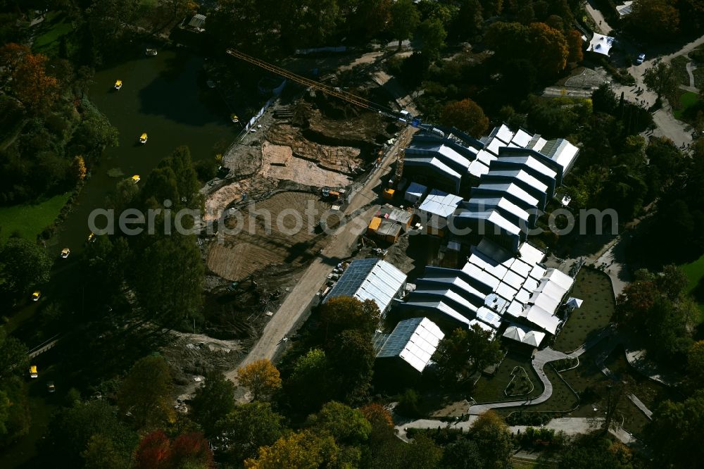 Aerial image Mannheim - Construction site for the design of a supplementary new building of the existing park with paths and green areas Luisenpark in the district Oststadt in Mannheim in the state Baden-Wuerttemberg, Germany
