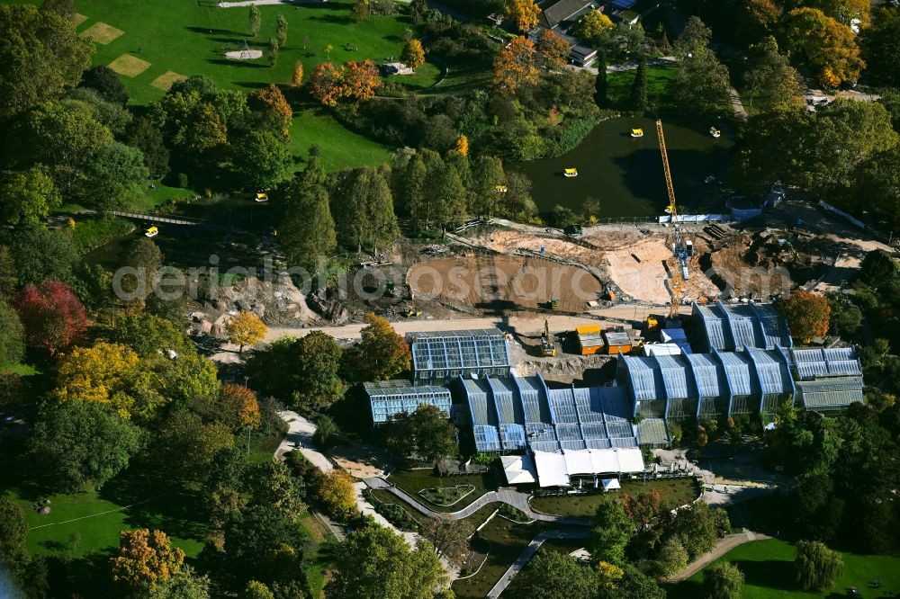 Mannheim from above - Construction site for the design of a supplementary new building of the existing park with paths and green areas Luisenpark in the district Oststadt in Mannheim in the state Baden-Wuerttemberg, Germany