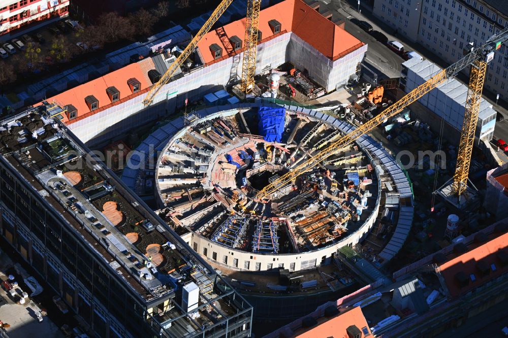 München from the bird's eye view: Construction for the reconstruction of Postpalast in ein Hotel on Arnulfstrasse on street Wredestrasse in the district Maxvorstadt in Munich in the state Bavaria, Germany