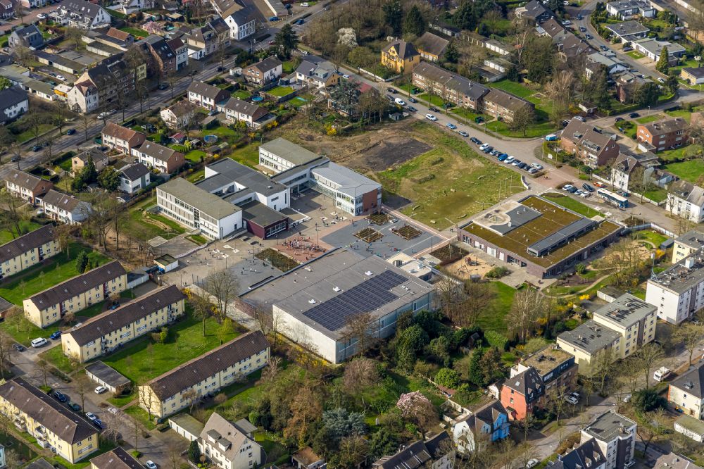 Dinslaken from the bird's eye view: New construction site for the construction of a kindergarten building and Nursery school on Hagenstrasse in the district Eppinghoven in Dinslaken at Ruhrgebiet in the state North Rhine-Westphalia, Germany