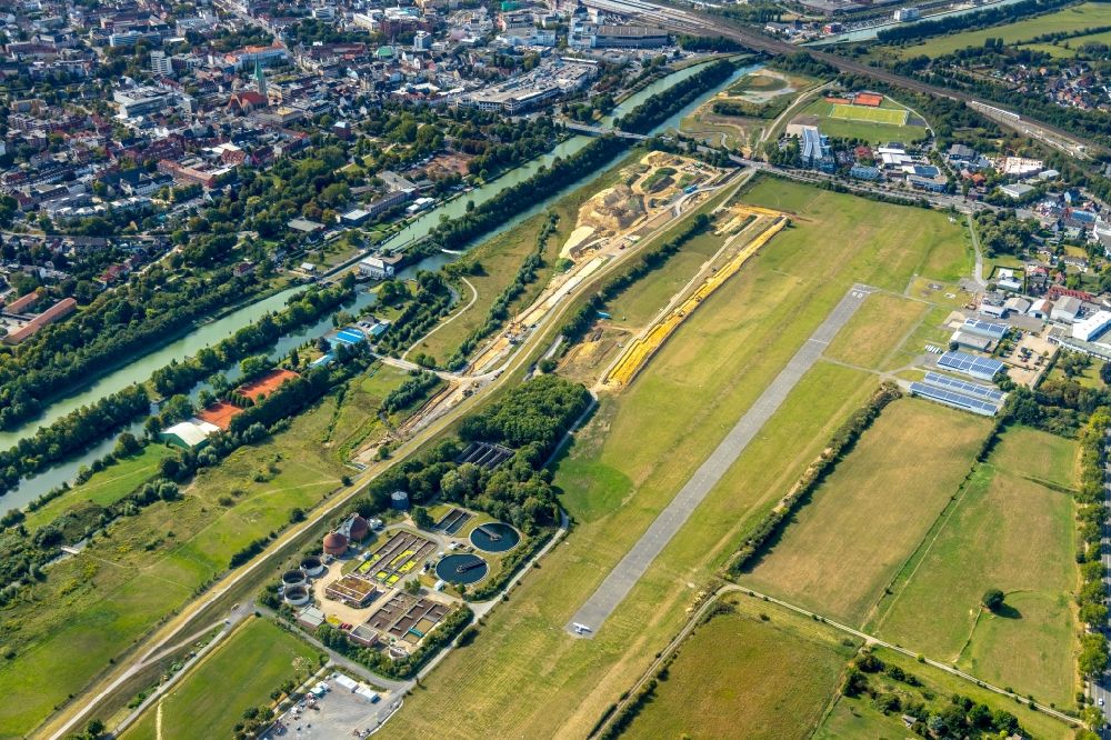 Hamm from the bird's eye view: Building site for the construction and design of a new park with paths and green spaces named Erlebensraum Lippeaue with the Hamm airport and the newly built canal construction in Hamm in the federal state of North Rhine-Westphalia, Germany