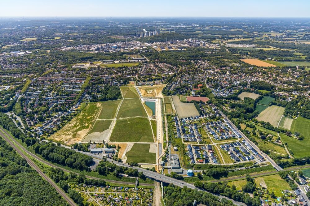 Aerial photograph Gelsenkirchen - Building site for the construction and layout of a new park with paths and green areas in the district Hassel in Gelsenkirchen in the state North Rhine-Westphalia, Germany