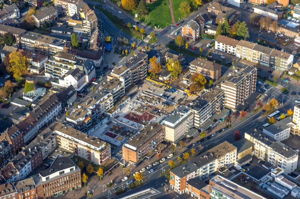 Aerial photograph Bottrop - Building site for the construction and layout of a new park with paths and green areas at the Trapez grounds between Gladbecker Strasse and Horster Strasse in the district Stadtmitte in Bottrop at Ruhrgebiet in the state North Rhine-Westphalia, Germany