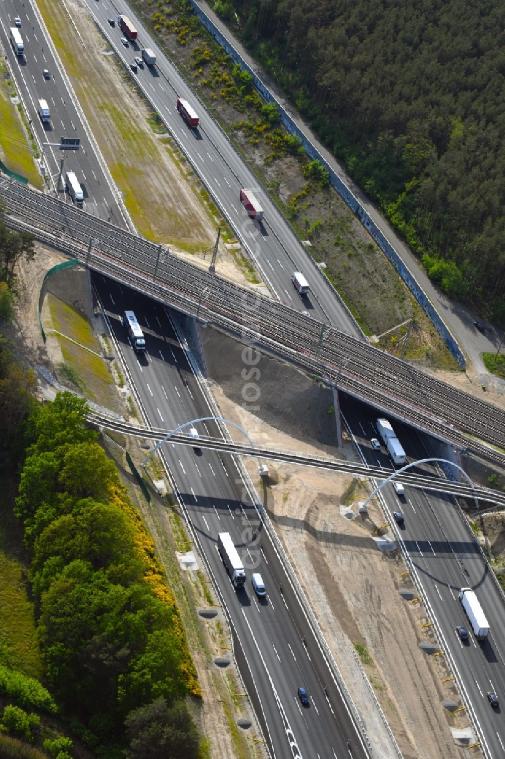 Aerial image Michendorf - Construction for the renovation of the railway bridge building to route the train tracks crossing course of motorway BAB A10 in Michendorf in the state Brandenburg