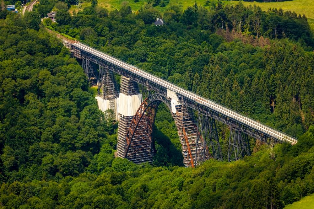 Aerial photograph Solingen - Construction for the renovation of the railway bridge building to route the train tracks of Muengstener Bruecke over the river side of Wupper in Solingen in the state North Rhine-Westphalia, Germany