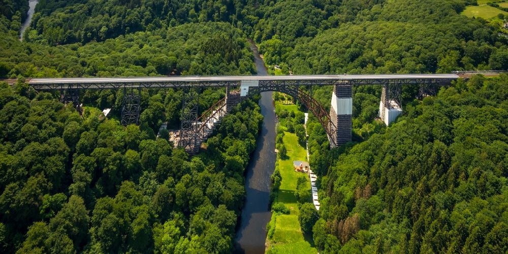 Solingen from above - Construction for the renovation of the railway bridge building to route the train tracks of Muengstener Bruecke over the river side of Wupper in Solingen in the state North Rhine-Westphalia, Germany
