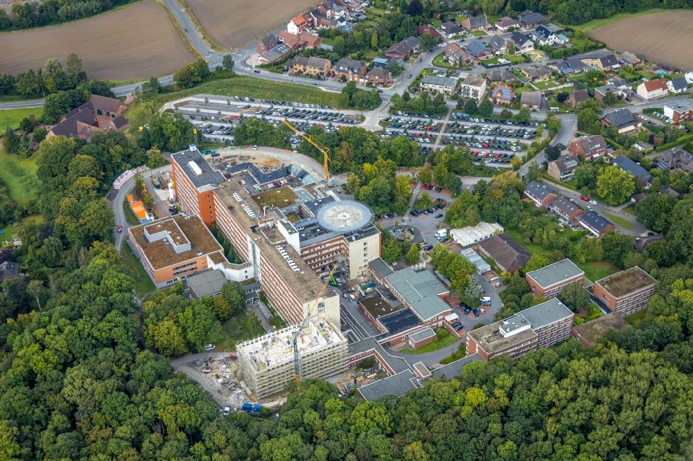 Hamm from the bird's eye view: Construction site for the extension and renovation of a building on the clinic premises of the hospital St. Barbara-Klinik Hamm-Heessen GmbH Abteilung fuer Urologie Am Heessener Wald in the district Heessen in Hamm at Ruhrgebiet in the state North Rhine-Westphalia, Germany