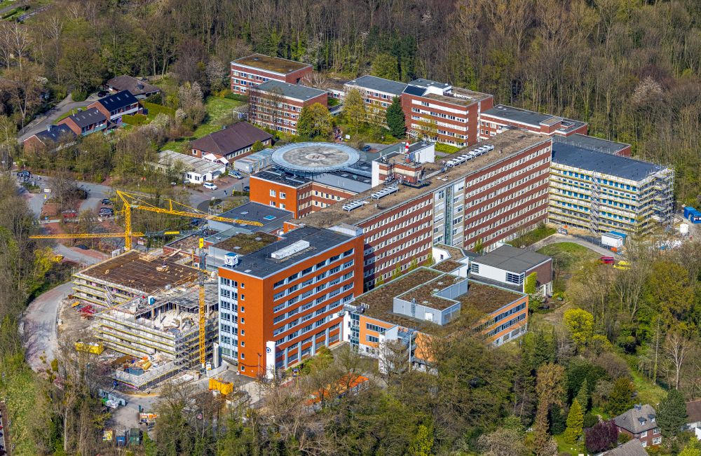 Aerial photograph Hamm - Construction site for the extension and renovation of a building on the clinic premises of the hospital St. Barbara-Klinik Hamm-Heessen GmbH Abteilung fuer Urologie Am Heessener Wald in the district Heessen in Hamm at Ruhrgebiet in the state North Rhine-Westphalia, Germany