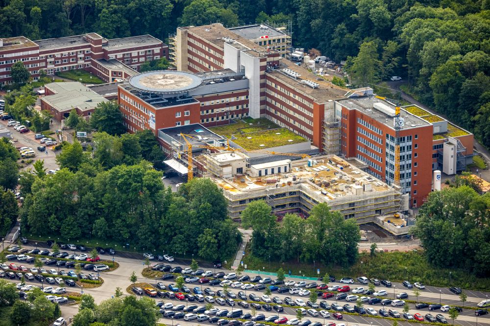 Aerial image Hamm - Construction site for the extension and renovation of a building on the clinic premises of the hospital St. Barbara-Klinik Hamm-Heessen GmbH Abteilung fuer Urologie Am Heessener Wald in the district Heessen in Hamm at Ruhrgebiet in the state North Rhine-Westphalia, Germany