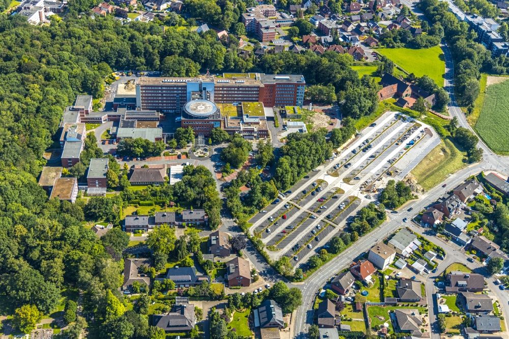 Hamm from above - Construction site for the renovation of a building on the clinic premises of the hospital St. Barbara-Klinik Hamm-Heessen GmbH Abteilung fuer Urologie Am Heessener Wald in the district Heessen in Hamm at Ruhrgebiet in the state North Rhine-Westphalia, Germany