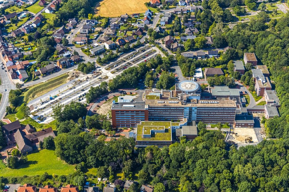 Aerial photograph Hamm - Construction site for the renovation of a building on the clinic premises of the hospital St. Barbara-Klinik Hamm-Heessen GmbH Abteilung fuer Urologie Am Heessener Wald in the district Heessen in Hamm at Ruhrgebiet in the state North Rhine-Westphalia, Germany