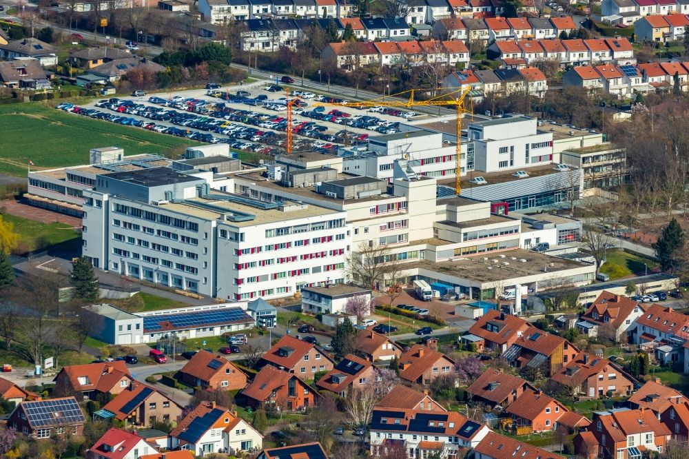 Aerial image Soest - Construction site for the renovation of a building on the clinic premises of the hospital Klinikum Stadt Soest on Senator-Schwartz-Ring in Soest in the state North Rhine-Westphalia, Germany
