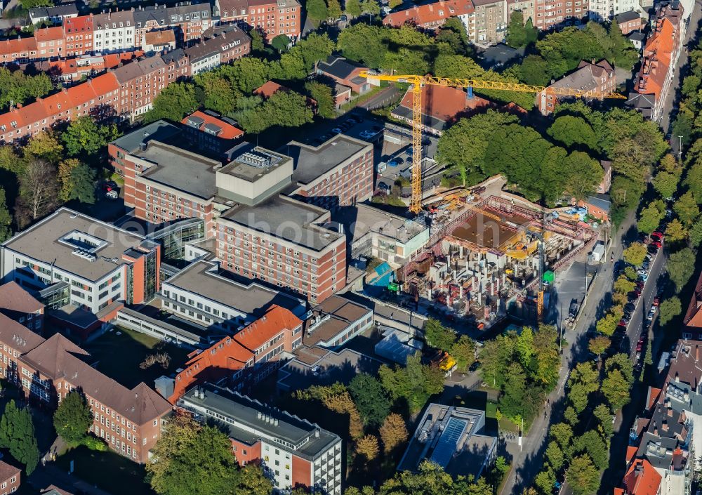 Aerial photograph Kiel - Construction site for the renovation of a building on the clinic premises of the hospital Staedtisches Krankenhaus on street Chemnitzstrasse in Kiel in the state Schleswig-Holstein, Germany