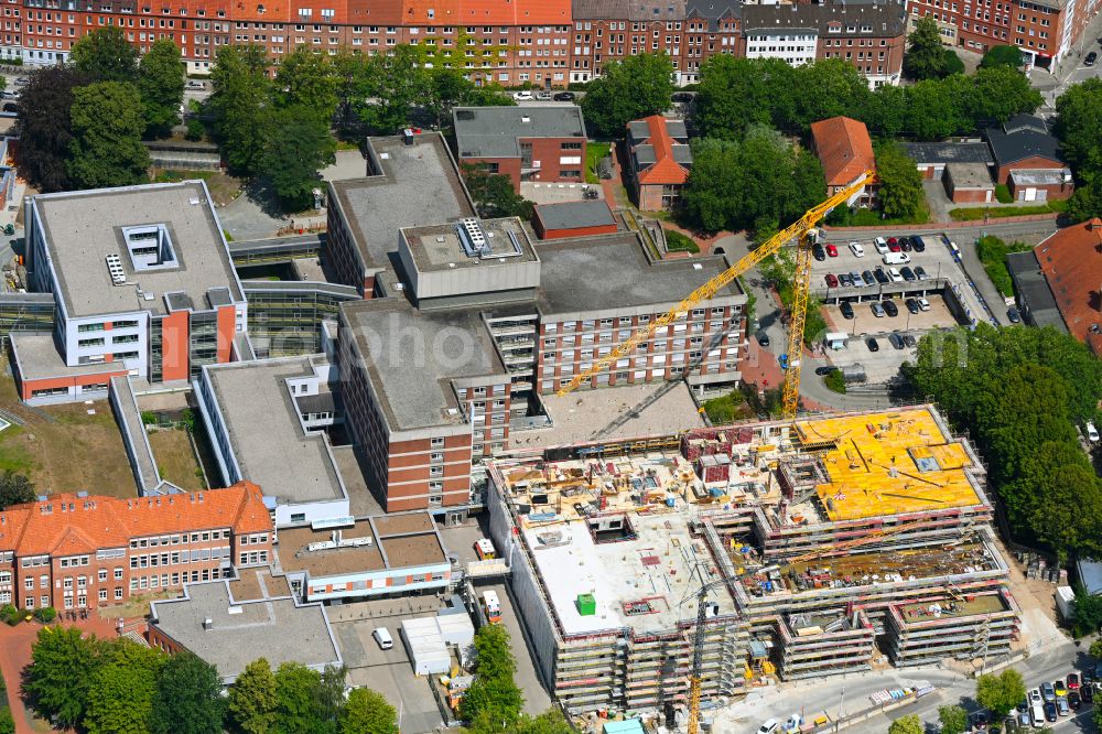 Kiel from the bird's eye view: Construction site for the renovation of a building on the clinic premises of the hospital Staedtisches Krankenhaus on street Chemnitzstrasse in the district Schreventeich in Kiel in the state Schleswig-Holstein, Germany