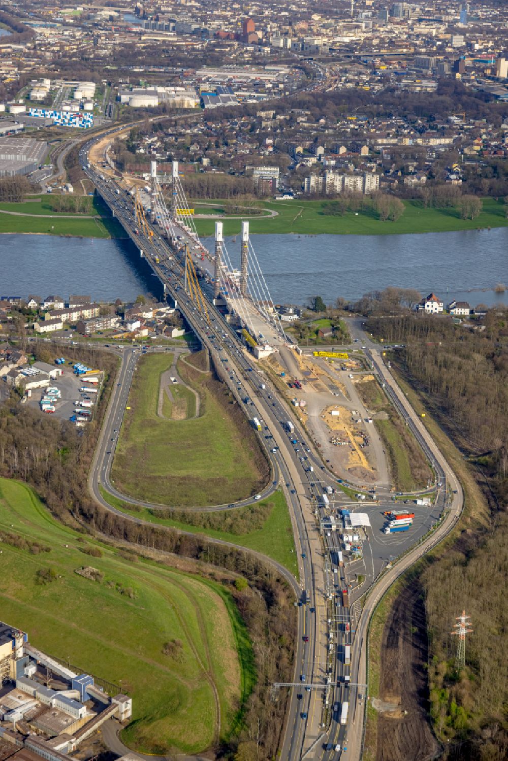 Duisburg from above - Construction site for the rehabilitation and repair of the motorway bridge construction Rheinbruecke Duisburg-Neuenkamp in the district Homberg in Duisburg at Ruhrgebiet in the state North Rhine-Westphalia, Germany