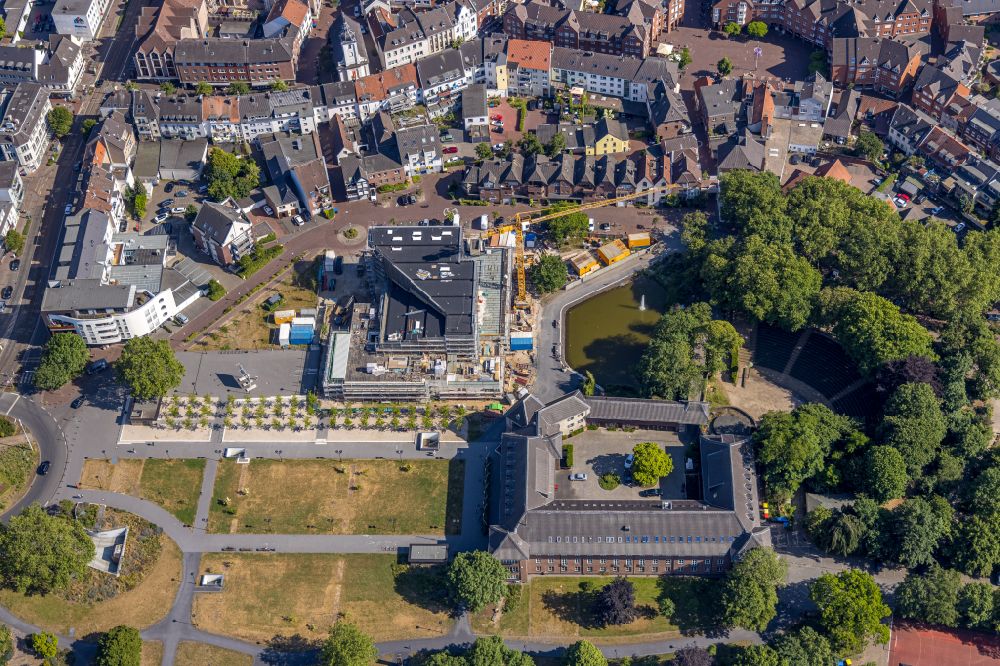 Aerial photograph Dinslaken - Construction site for the renovation of the concert hall and theater-playhouse Kathrin-Tuerks-Halle on the D'Agen square in Dinslaken in the Ruhr area in the state North Rhine-Westphalia, Germany