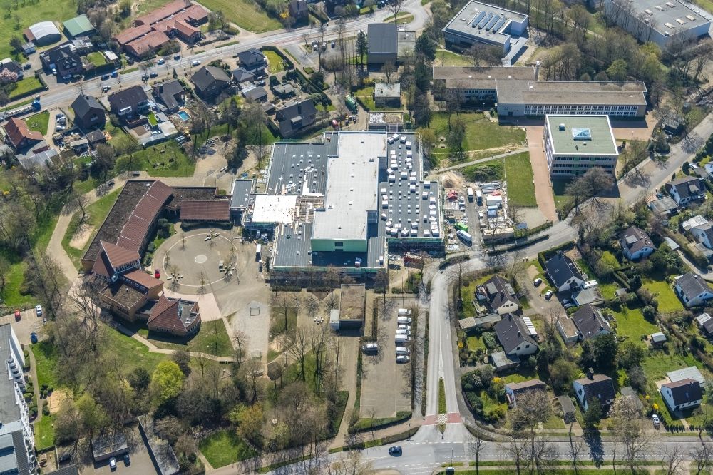 Aerial image Voerde - Construction for the reconstruction on Comenius Gesamtschule der Stadt Voerde on Allee in Voerde (Niederrhein) in the state North Rhine-Westphalia, Germany