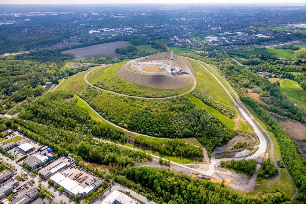 Aerial image Gladbeck - Construction site for wind turbine installation on the overburden dump hill of the Mottbruchhalde in Gladbeck at Ruhrgebiet in the state North Rhine-Westphalia, Germany