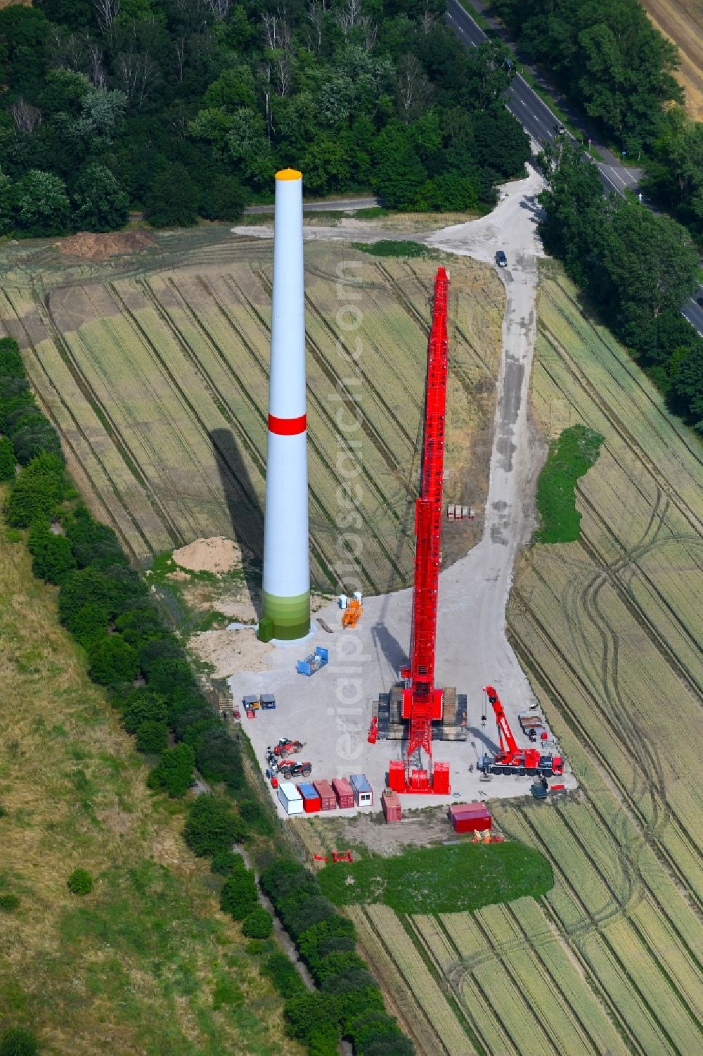 Aerial photograph Berlin - Construction site for wind turbine installation in the district Stadtrandsiedlung Malchow in Berlin, Germany