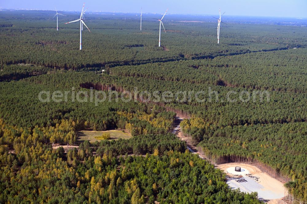 Aerial photograph Spreenhagen - Construction site for the new construction of wind turbines (WEA) with wind turbines of the Uckley wind farm in a forest area in Spreenhagen in the state Brandenburg, Germany