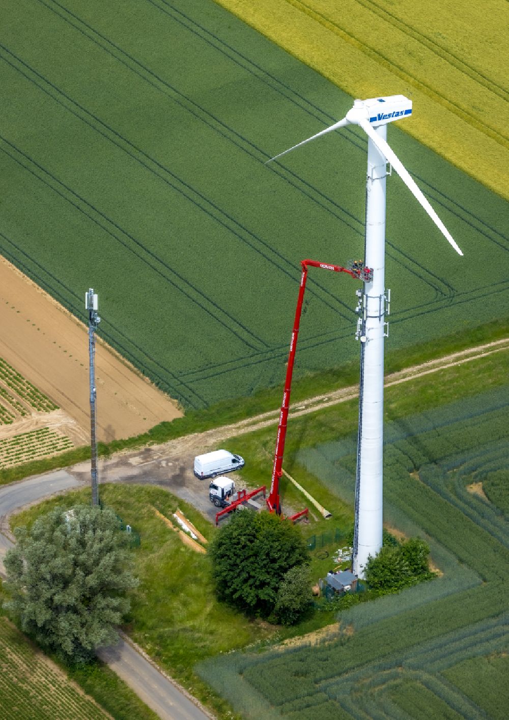 Werl from the bird's eye view: Construction site for wind turbine installation on street Schlueckinger Weg in Werl at Ruhrgebiet in the state North Rhine-Westphalia, Germany