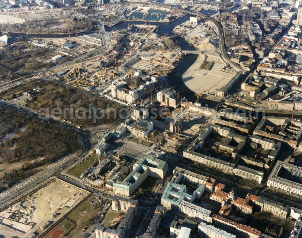 Berlin from the bird's eye view: Construction site down town Brandenburger Tor in the district Mitte in Berlin, Germany