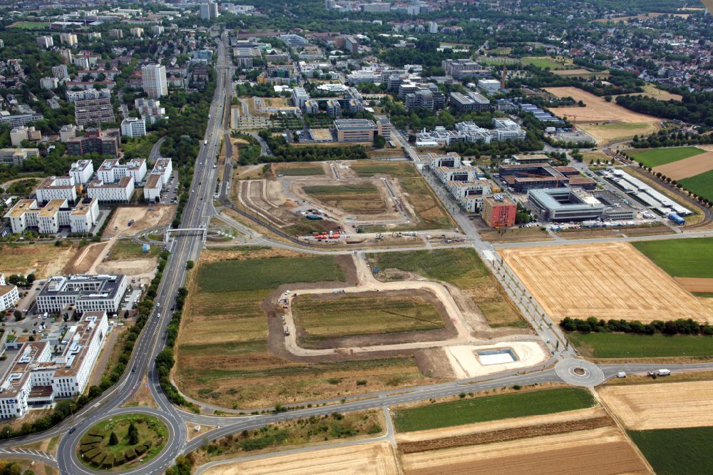 Aerial image Mainz - Construction sites on the campus of the Johannes Gutenberg University in Mainz in the state of Rhineland-Palatinate. A biotech and life sciences campus is being built on the university extension site, which is intended to bring together an extensive network of companies from the fields of biotechnology, pharmaceuticals, life sciences, research and technology