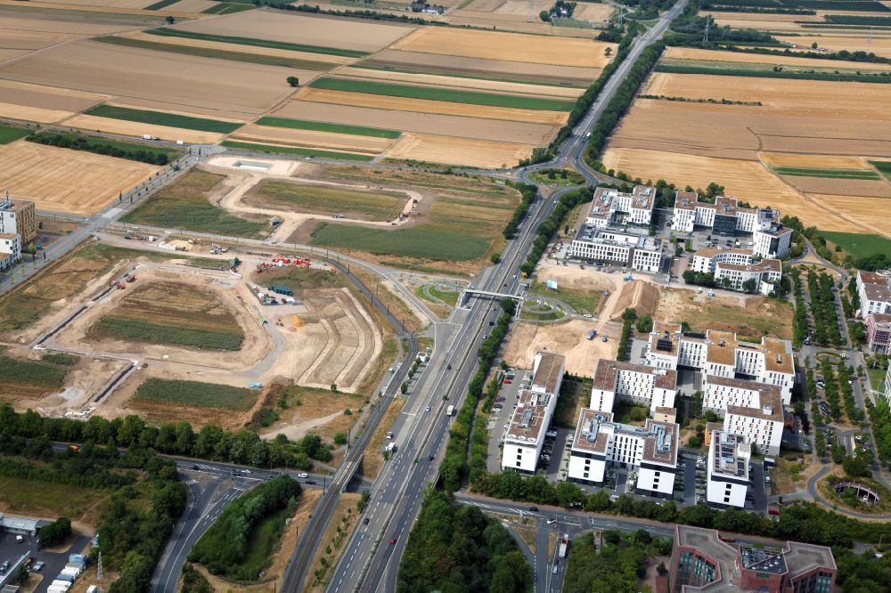 Mainz from above - Construction sites on the campus of the Johannes Gutenberg University in Mainz in the state of Rhineland-Palatinate. A biotech and life sciences campus is being built on the university extension site, which is intended to bring together an extensive network of companies from the fields of biotechnology, pharmaceuticals, life sciences, research and technology