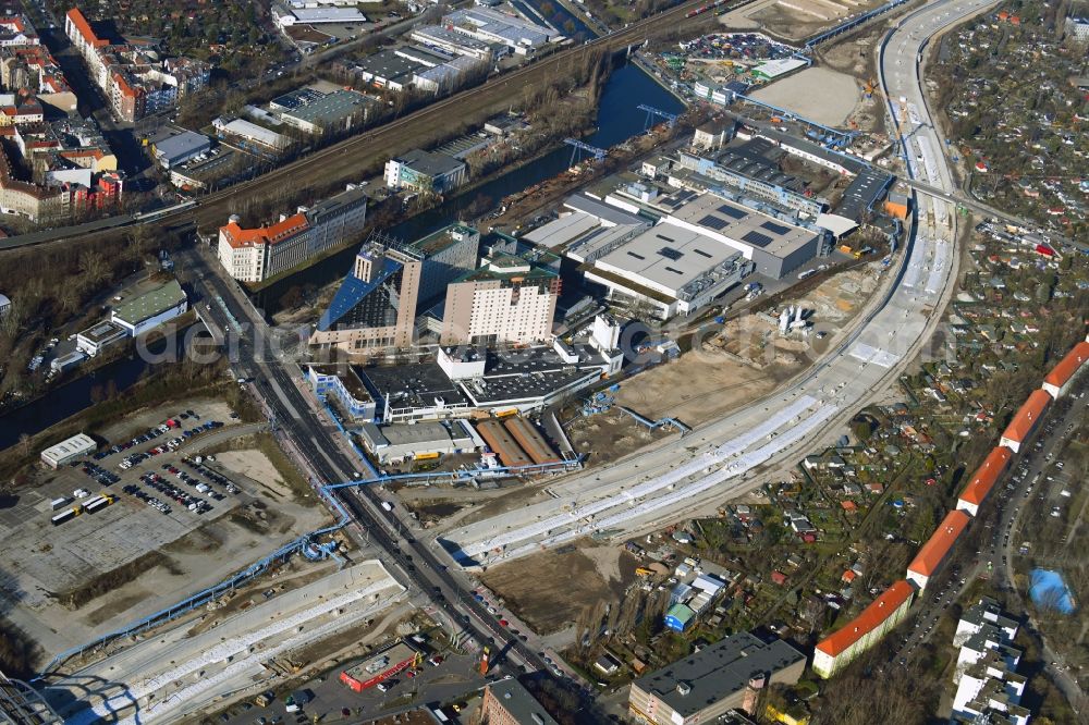 Berlin from above - Civil engineering construction sites for construction of the extension of the urban motorway - Autobahn Autobahn A100 in Berlin Neukoelln