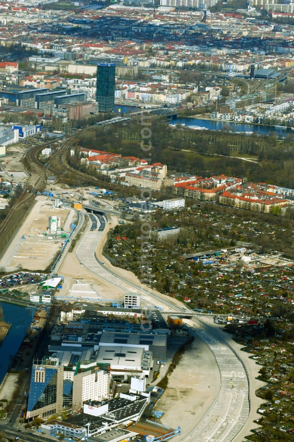 Berlin from the bird's eye view: Civil engineering construction sites for construction of the extension of the urban motorway - Autobahn Autobahn A100 in Berlin Neukoelln