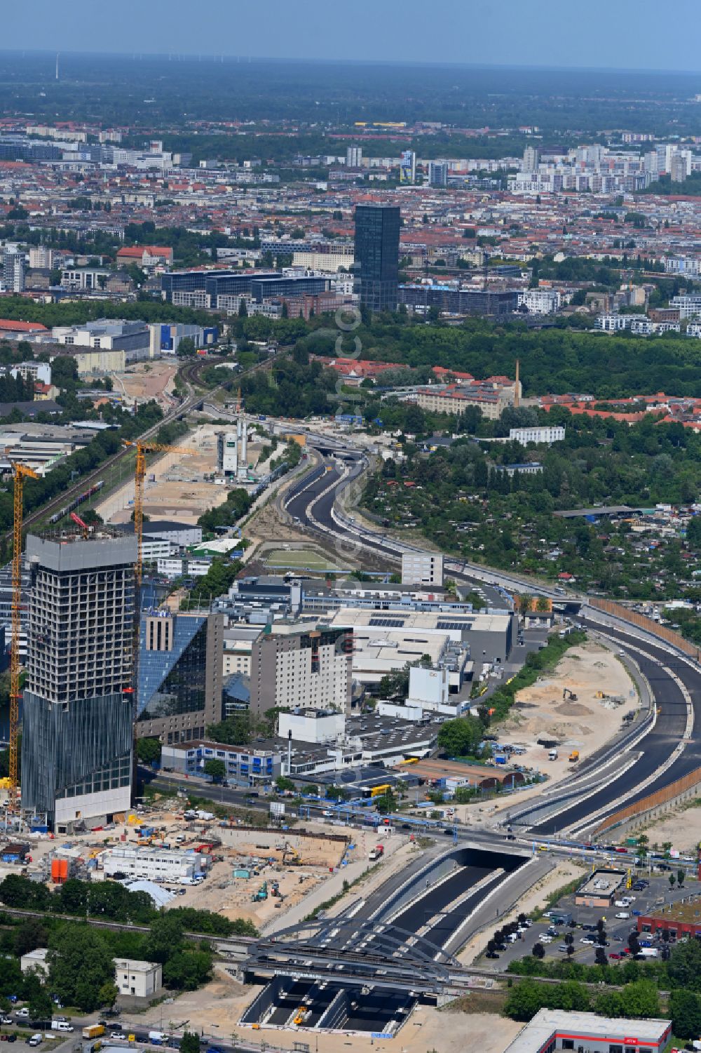 Aerial photograph Berlin - Civil engineering construction sites - route for the new construction of the tunnel structures to extend the city motorway - federal motorway BAB A100 on the Neukoellnische Allee street in the Neukoelln district in Berlin, Germany